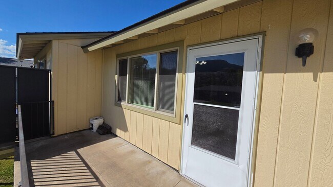 Building Photo - 806 Spartan Dr