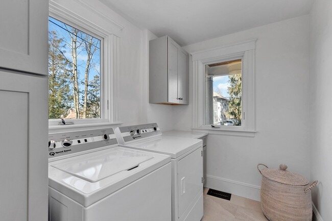 Building Photo - 21 Park Ave