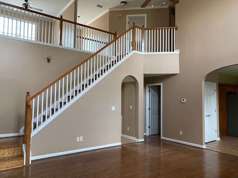Building Photo - 6321 Overlook Dr