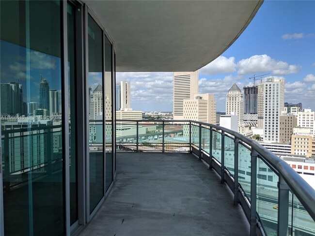 Building Photo - 350 S Miami Ave