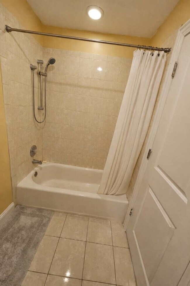 Building Photo - 770 Cordial Dr