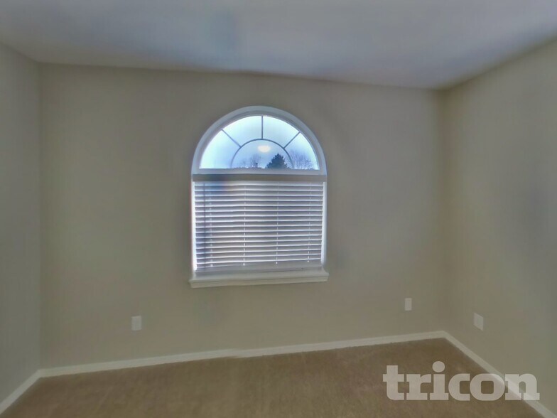 Building Photo - 302 3rd Ave SE