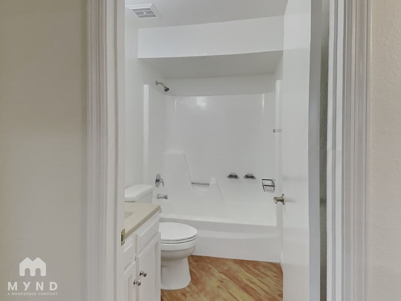 Building Photo - 4547 E San Gabriel Ave