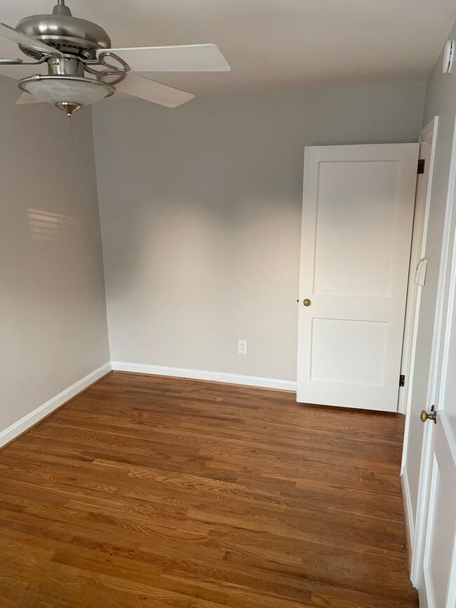Building Photo - Charming Trolley Area Brick Townhome