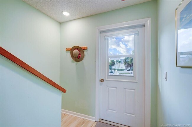 Building Photo - 5532 NE Gulfstream Way