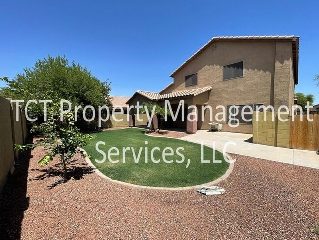 Building Photo - Large 6 Bedroom with Grass Backyard!