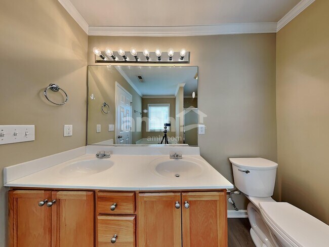 Building Photo - 4030 Creekside Ct