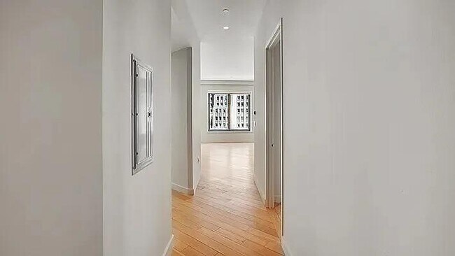 Building Photo - 75 Wall St
