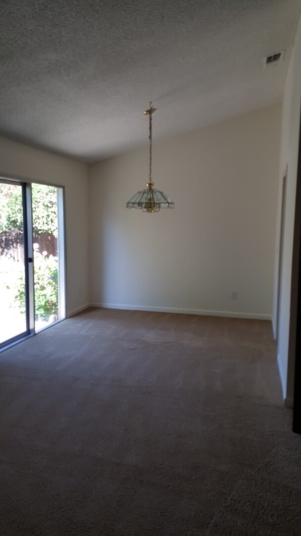 Building Photo - South Natomas One Story Great Location 4 b...