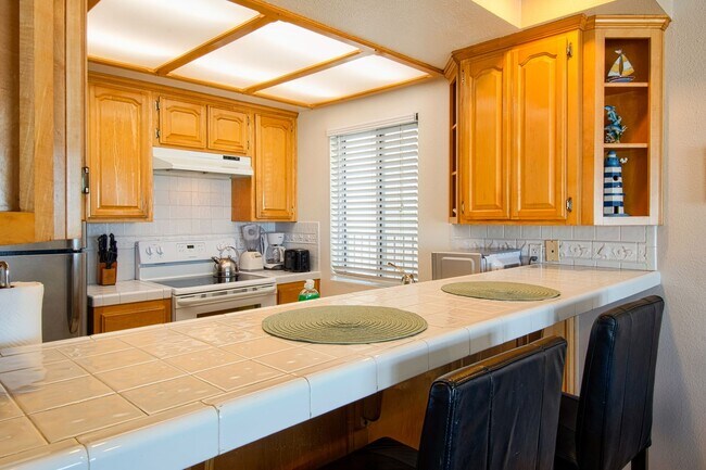 Building Photo - 3703 Seashore Dr