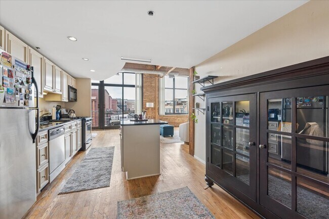 Building Photo - 2300 W Wabansia Ave