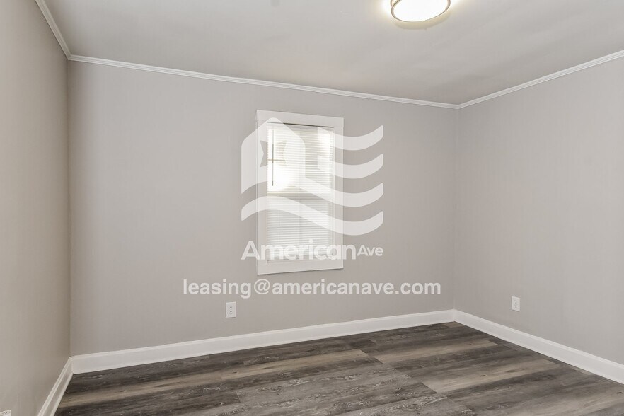 Building Photo - 613 Chesnut St