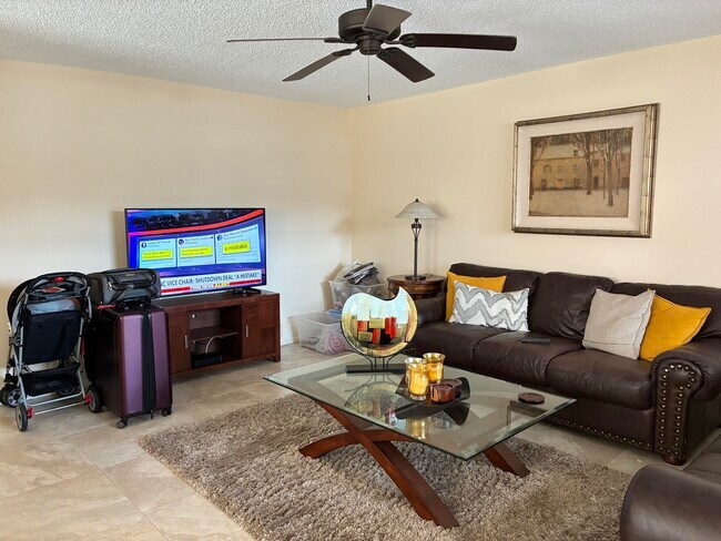 Building Photo - 489 Burgundy P