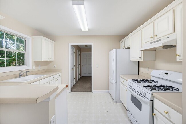 Building Photo - 181 Stoneforest Dr