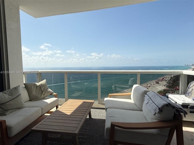Building Photo - 18101 Collins Ave