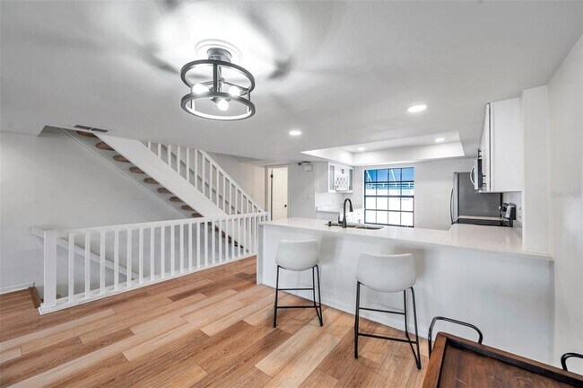 Building Photo - 745 Pinellas Bayway S