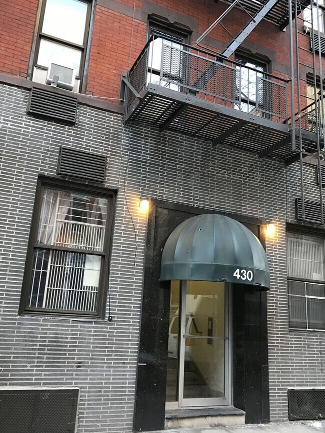 Building Photo - 430 E 85th St