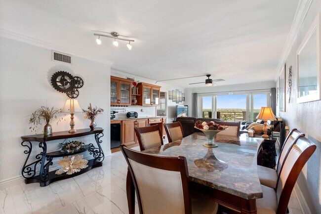 Building Photo - 1160 Hillsboro Mile