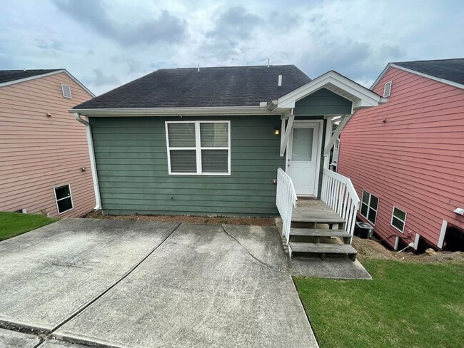 Building Photo - BRIDGEWATER HOME! AVAILABLE AUGUST 1ST!