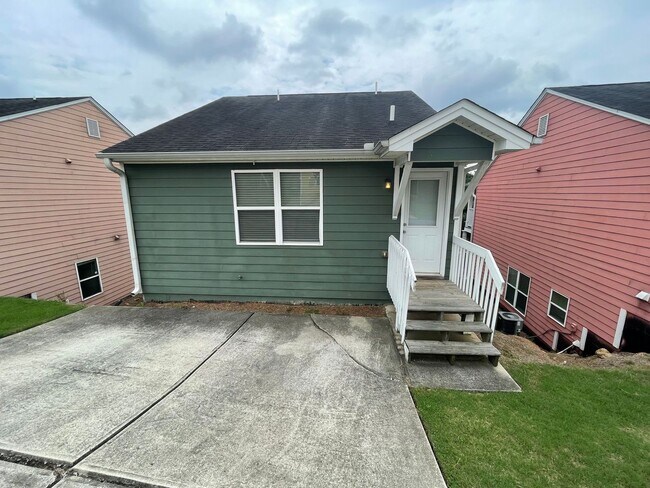 Building Photo - BRIDGEWATER HOME! PRE-LEASING FOR AUGUST 1 2026! 1/2 Off Deposit!