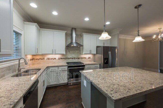 Building Photo - 921 Hickory Leaf Ct SE