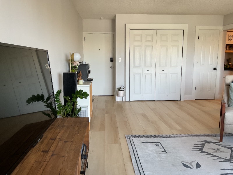 Building Photo - 406 W Azeele St