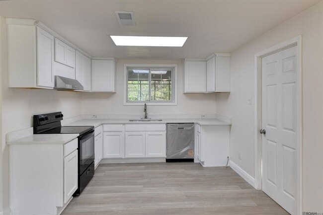 Building Photo - 3744 Conrad Dr