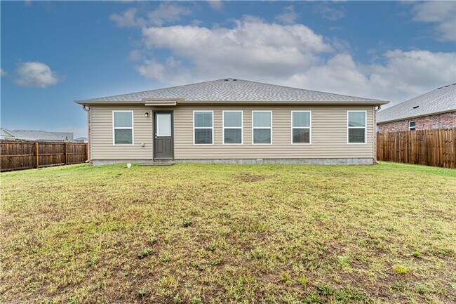 Building Photo - 6702 SW Pilgrim Rd