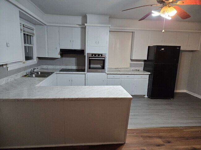 Building Photo - 306-311 11th Ave NW