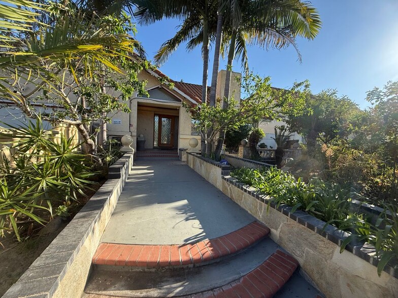 Building Photo - 10302 Parkview Ave