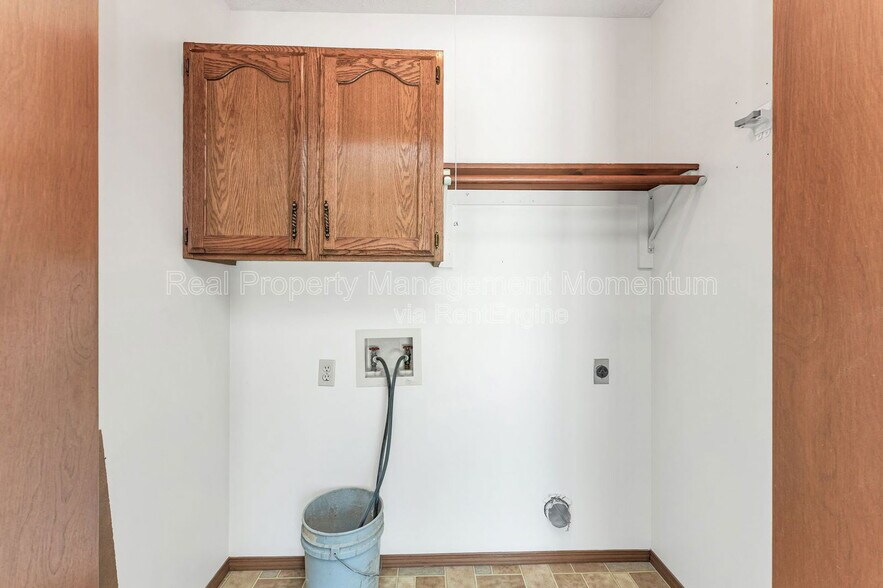 Building Photo - 2240 S Kansas Ave