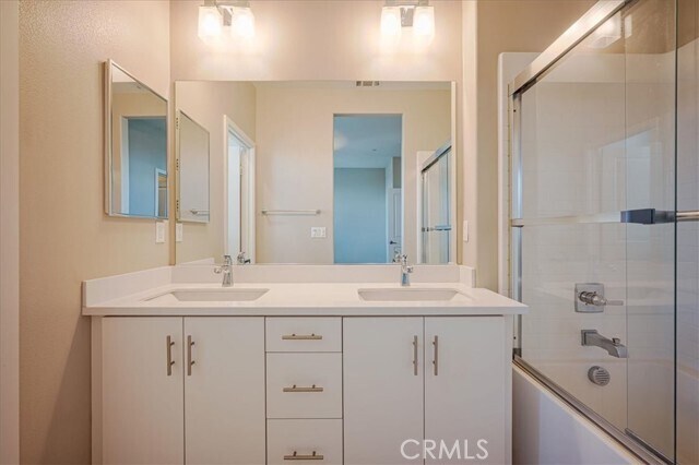 Building Photo - 661 Sawyer Pl