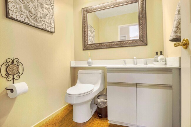Building Photo - 39795 Regency Way