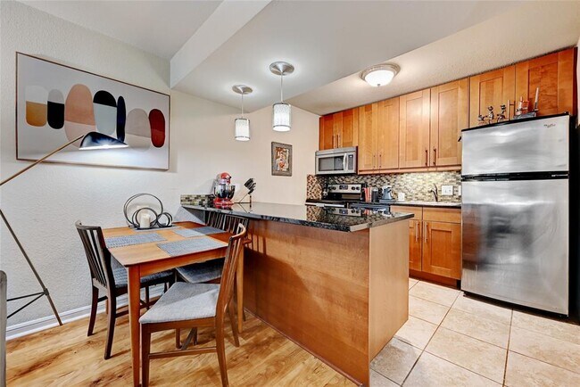 Building Photo - 7685 Northcross Dr