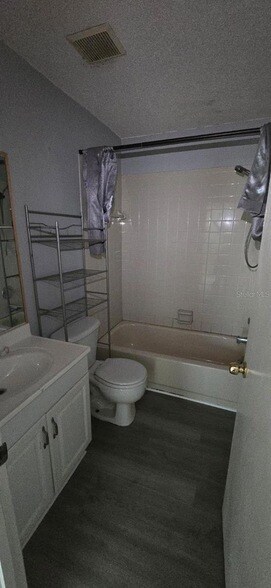 Building Photo - 304 Camillia Ln