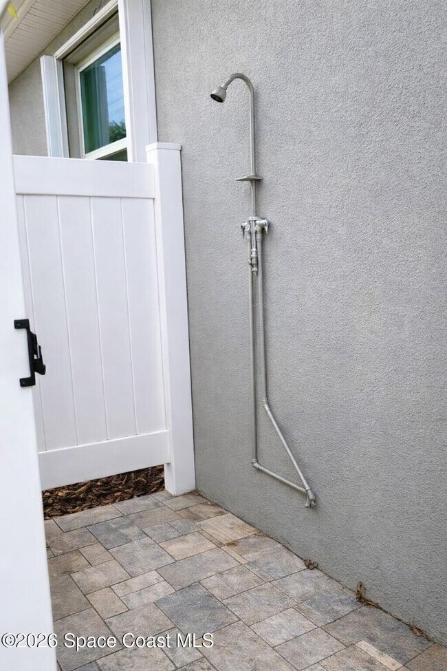 Building Photo - 5250 Hebron Dr