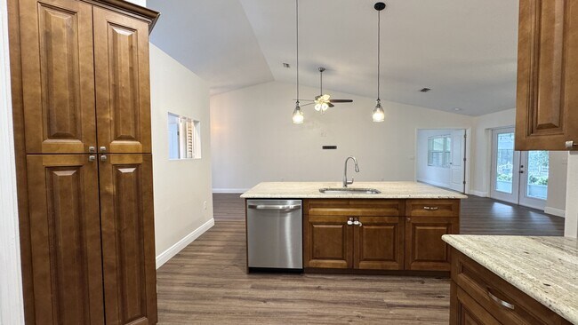 Building Photo - 616 Erin Way