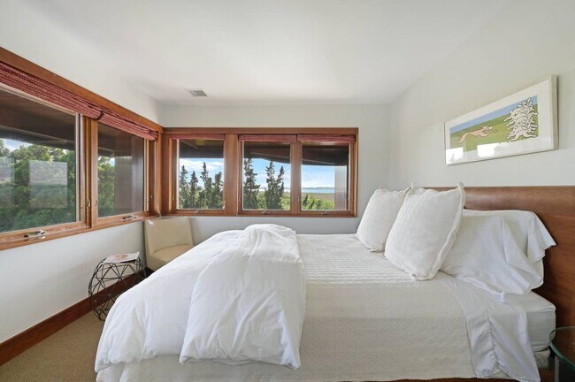 Building Photo - 360 Dune Rd