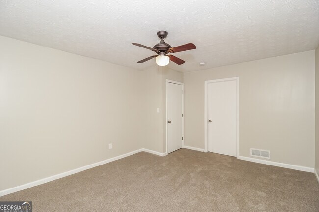 Building Photo - 345 Justin Dr