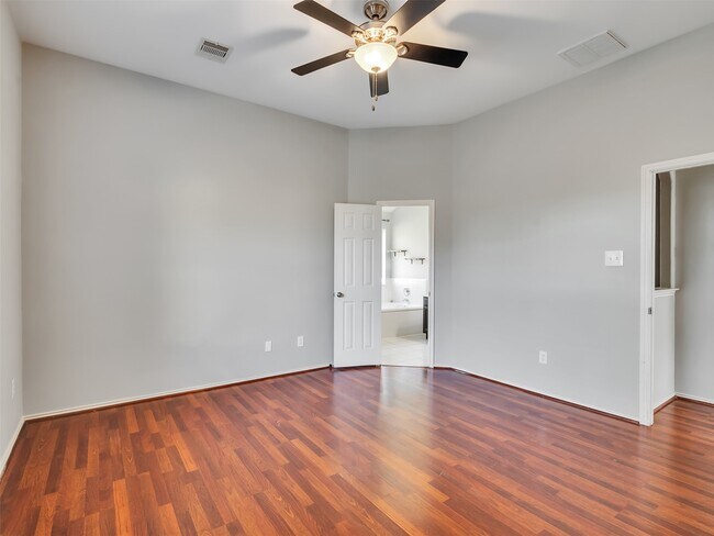 Building Photo - 3417 Cypress Village Dr