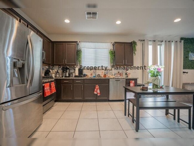 Building Photo - 3814 S 58th Dr