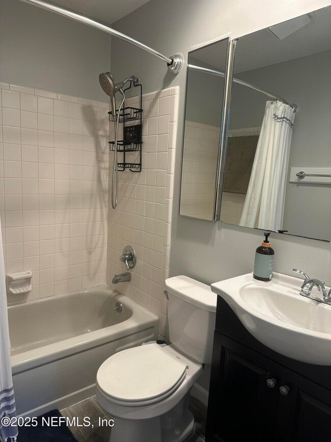 Building Photo - 133 Bermuda Ct