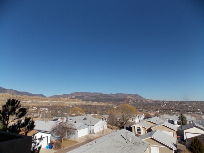 Building Photo - Westside condo with views!