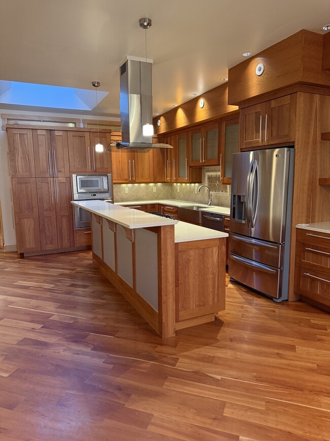 Building Photo - 804 8th St