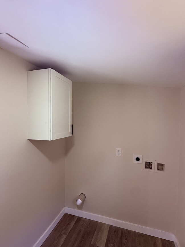 Building Photo - Stand Alone Home - Newly Redone Interior 3 Bedroom 2 Bathroom Corner lot near Virginia Lynchburg ...