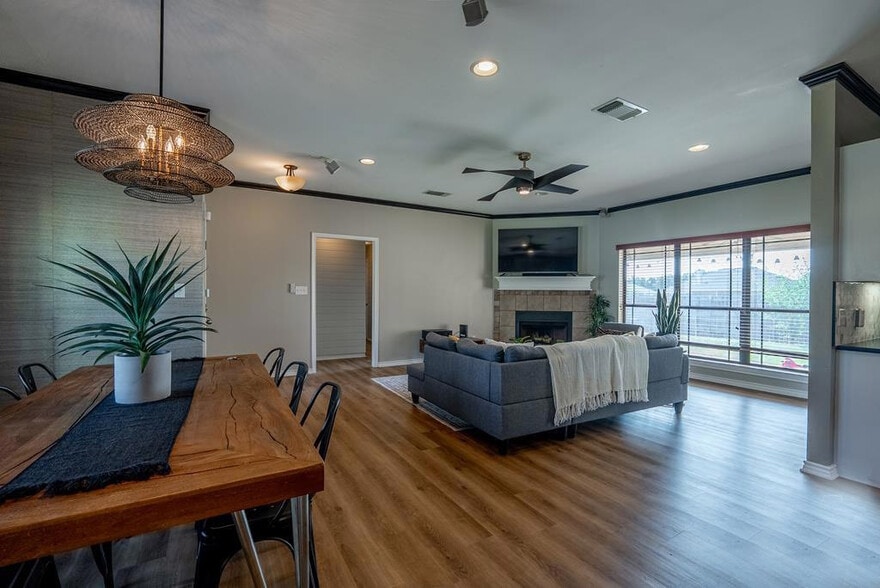 Building Photo - 6013 Stratford Ave