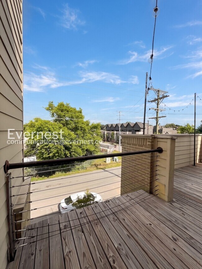 Building Photo - Spacious 3-Bed/3.5 Bath Townhome/ Available Now!