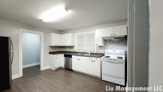 Building Photo - 1029 N Holmes Ave