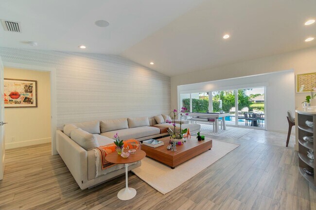 Building Photo - 2291 Las Casitas Dr