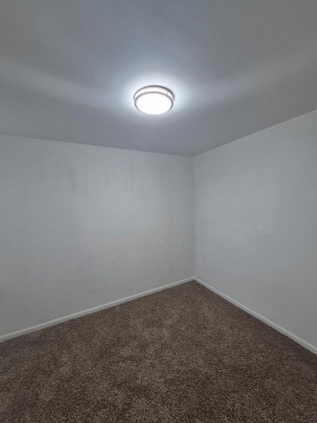 Building Photo - 3Bd/1Ba home minutes from Center City